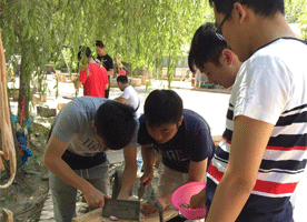 市場(chǎng)部燒烤派對(duì)